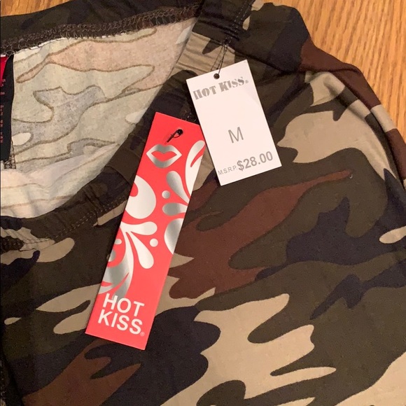 Hot Kiss CAMO FLARE LEG Pants, size juniors M. - Picture 7 of 10